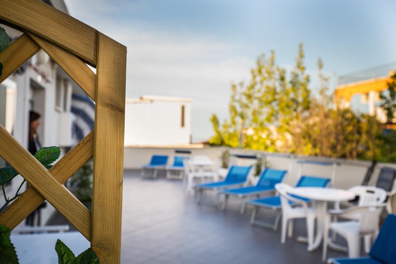Hotel Caraibi Rimini Esterno foto