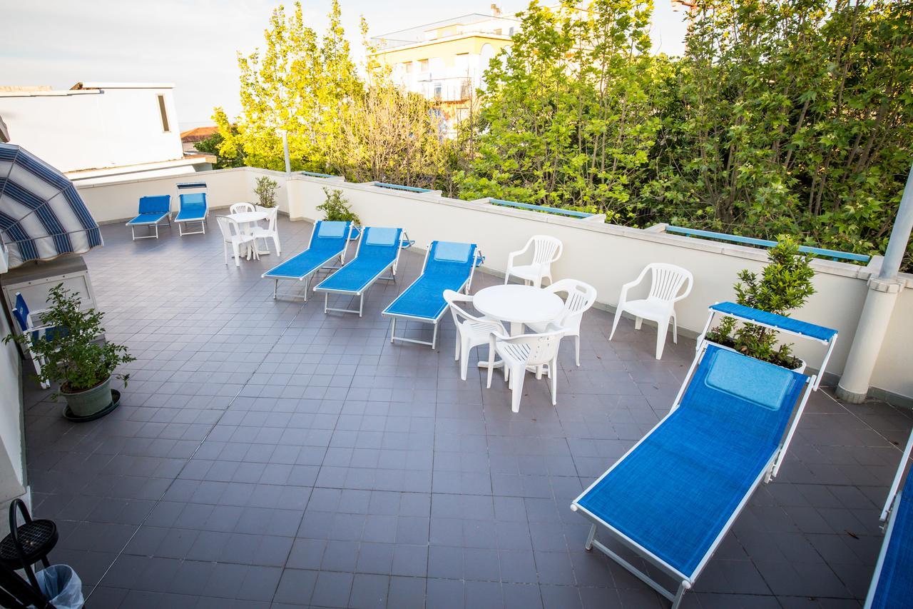 Hotel Caraibi Rimini Esterno foto