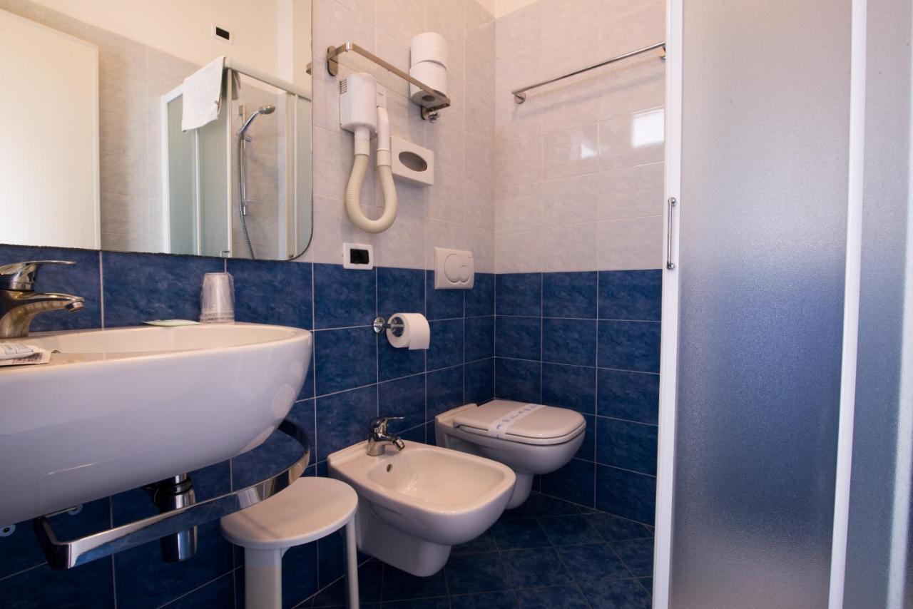 Hotel Caraibi Rimini Esterno foto
